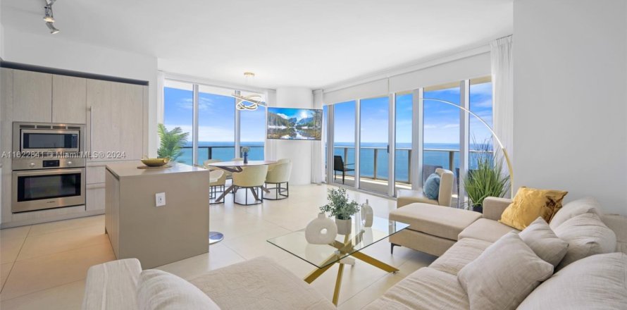 Condominio en Hollywood, Florida, 2 dormitorios № 1881952