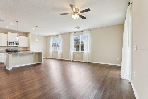 House in Davenport, Florida 5 bedrooms, 294.87 sq.m. № 1736564 - photo 5