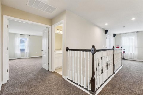 House in Davenport, Florida 5 bedrooms, 294.87 sq.m. № 1736564 - photo 22