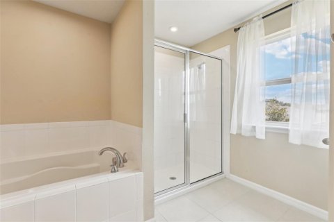 House in Davenport, Florida 5 bedrooms, 294.87 sq.m. № 1736564 - photo 27