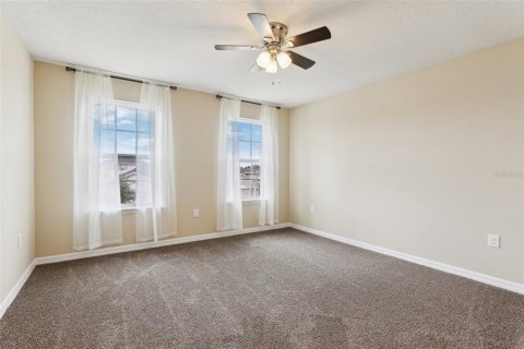 House in Davenport, Florida 5 bedrooms, 294.87 sq.m. № 1736564 - photo 30