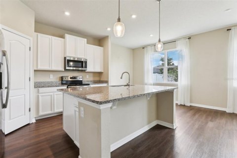 House in Davenport, Florida 5 bedrooms, 294.87 sq.m. № 1736564 - photo 8