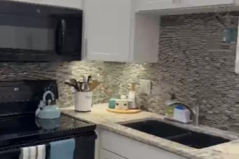 Снять в аренду кондоминиум в Виро-Бич, Флорида 3 комнаты, 92.9м2, № 2083466 - фото 3