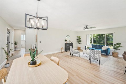 House in Saint Petersburg, Florida 2 bedrooms, 120.31 sq.m. № 1854646 - photo 12
