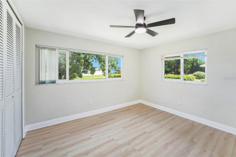 House in Saint Petersburg, Florida 2 bedrooms, 120.31 sq.m. № 1854646 - photo 18
