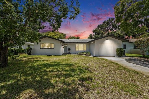 House in Saint Petersburg, Florida 2 bedrooms, 120.31 sq.m. № 1854646 - photo 4