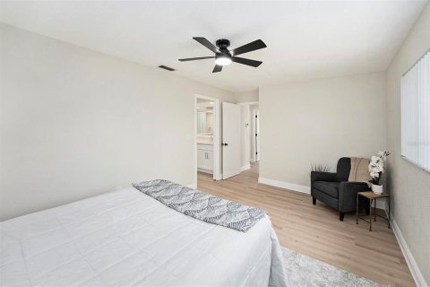 House in Saint Petersburg, Florida 2 bedrooms, 120.31 sq.m. № 1854646 - photo 15