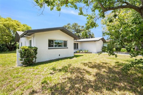 House in Saint Petersburg, Florida 2 bedrooms, 120.31 sq.m. № 1854646 - photo 5