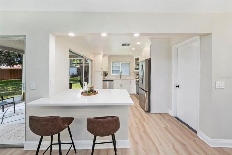House in Saint Petersburg, Florida 2 bedrooms, 120.31 sq.m. № 1854646 - photo 8