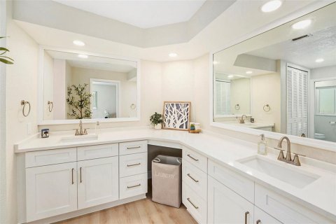 House in Saint Petersburg, Florida 2 bedrooms, 120.31 sq.m. № 1854646 - photo 16