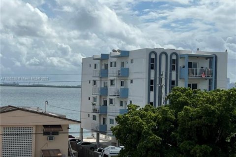 Condominio en venta en North Bay Village, Florida, 2 dormitorios, 83.61 m2 № 1948281 - foto 1