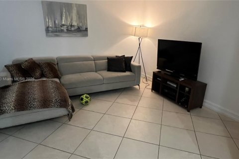 Condominio en venta en North Bay Village, Florida, 2 dormitorios, 83.61 m2 № 1948281 - foto 10