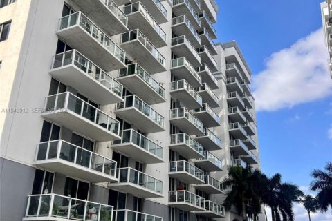 Кондоминиум с 2 спальнями в Майами, Флорида № 2001864