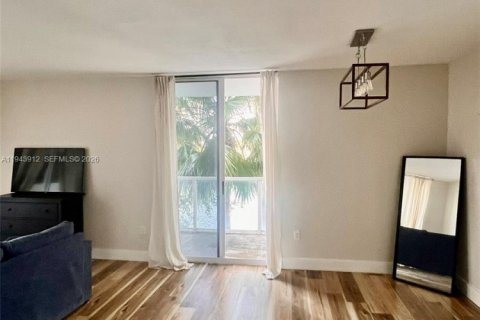 Купить кондоминиум в Майами, Флорида 2 спальни, 73.11м2, № 2001864 - фото 8