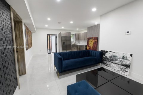 Casa en alquiler en Miami, Florida, 1 dormitorio, 60.39 m2 № 1987772 - foto 4