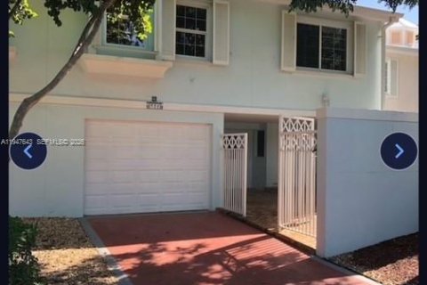 Townhouse in Key Largo, Florida 4 bedrooms, 232.26 sq.m. № 2003762 - photo 2