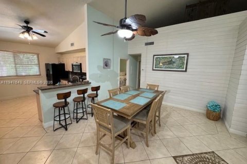 Townhouse in Key Largo, Florida 4 bedrooms, 232.26 sq.m. № 2003762 - photo 11