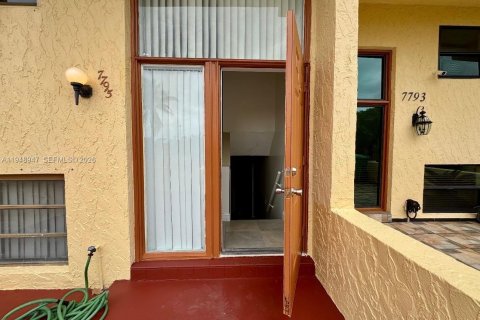 Townhouse in Sunrise, Florida 4 bedrooms № 2004720 - photo 23