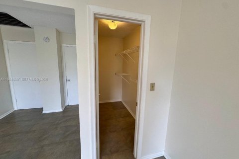 Townhouse in Sunrise, Florida 4 bedrooms № 2004720 - photo 19