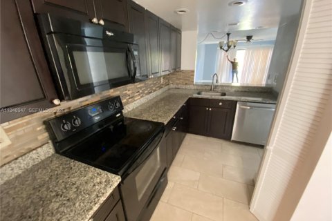 Townhouse in Sunrise, Florida 4 bedrooms № 2004720 - photo 11