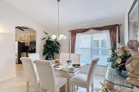 House in Kissimmee, Florida 5 bedrooms, 256.69 sq.m. № 1851478 - photo 5