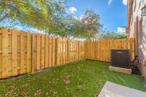 Townhouse in Homestead, Florida 4 bedrooms, 172.05 sq.m. № 1869902 - photo 18