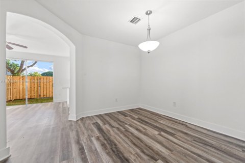 Townhouse in Homestead, Florida 4 bedrooms, 172.05 sq.m. № 1869902 - photo 6