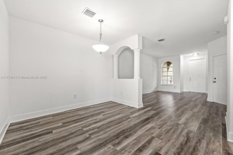Townhouse in Homestead, Florida 4 bedrooms, 172.05 sq.m. № 1869902 - photo 8