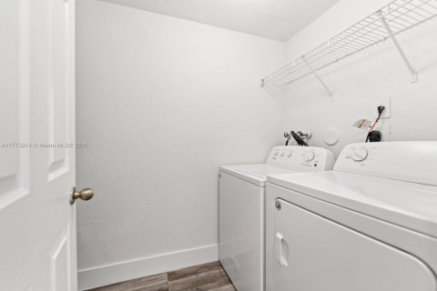 Townhouse in Homestead, Florida 4 bedrooms, 172.05 sq.m. № 1869902 - photo 12