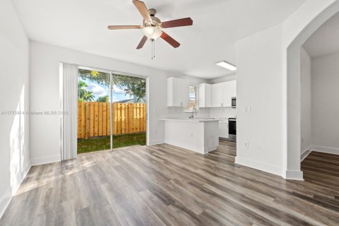 Townhouse in Homestead, Florida 4 bedrooms, 172.05 sq.m. № 1869902 - photo 14