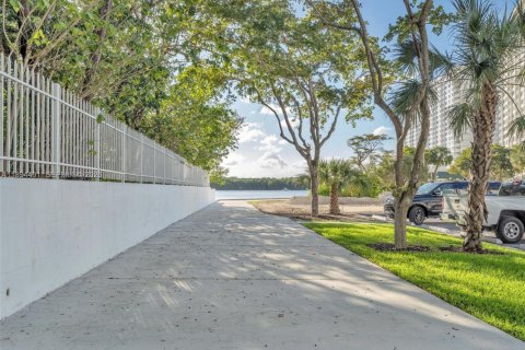 Copropriété à vendre à Sunny Isles Beach, Floride: 2 chambres, 148.92 m2 № 2013828 - photo 25