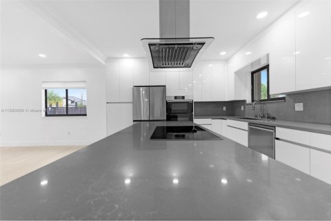 Купить виллу или дом в Майами, Флорида 4 спальни, 228.54м2, № 1925353 - фото 7