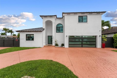 Купить виллу или дом в Майами, Флорида 4 спальни, 228.54м2, № 1925353 - фото 1
