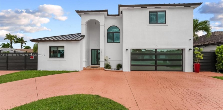 Дом в Майами, Флорида 4 спальни, 228.54м2 № 1925353