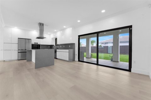 Купить виллу или дом в Майами, Флорида 4 спальни, 228.54м2, № 1925353 - фото 11