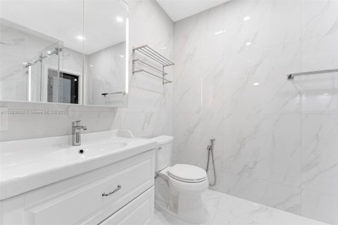 Купить виллу или дом в Майами, Флорида 4 спальни, 228.54м2, № 1925353 - фото 17