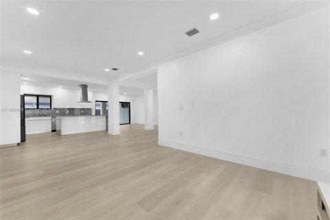 Купить виллу или дом в Майами, Флорида 4 спальни, 228.54м2, № 1925353 - фото 12