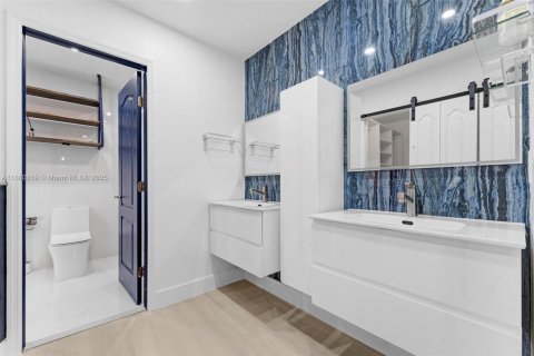 Купить виллу или дом в Майами, Флорида 4 спальни, 228.54м2, № 1925353 - фото 28