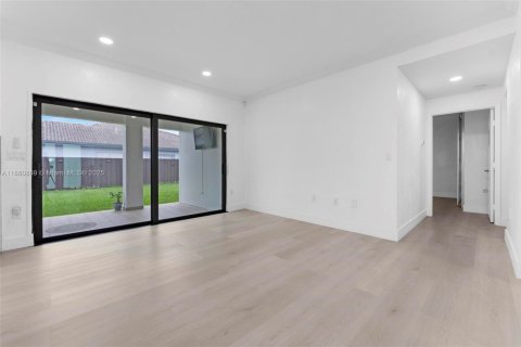 Купить виллу или дом в Майами, Флорида 4 спальни, 228.54м2, № 1925353 - фото 13