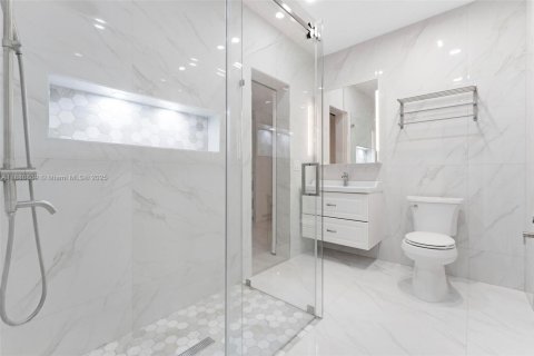 Купить виллу или дом в Майами, Флорида 4 спальни, 228.54м2, № 1925353 - фото 18