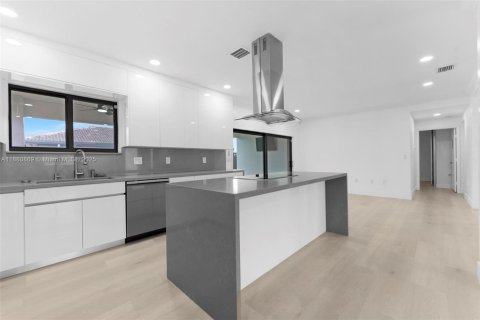 Купить виллу или дом в Майами, Флорида 4 спальни, 228.54м2, № 1925353 - фото 9