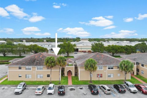 Condo in Coral Springs, Florida, 2 bedrooms  № 2041834 - photo 22