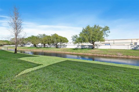 Condo in Coral Springs, Florida, 2 bedrooms  № 2041834 - photo 2