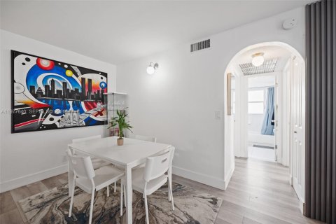 Condo in Coral Springs, Florida, 2 bedrooms  № 2041834 - photo 9