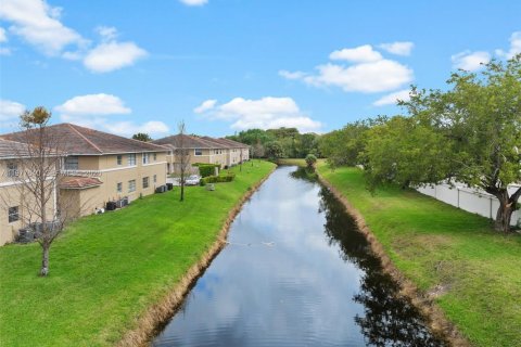 Condo in Coral Springs, Florida, 2 bedrooms  № 2041834 - photo 26