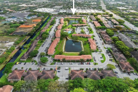 Condo in Coral Springs, Florida, 2 bedrooms  № 2041834 - photo 23