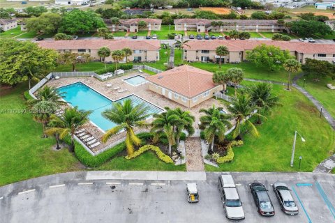 Condo in Coral Springs, Florida, 2 bedrooms  № 2041834 - photo 28