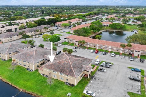 Condo in Coral Springs, Florida, 2 bedrooms  № 2041834 - photo 25