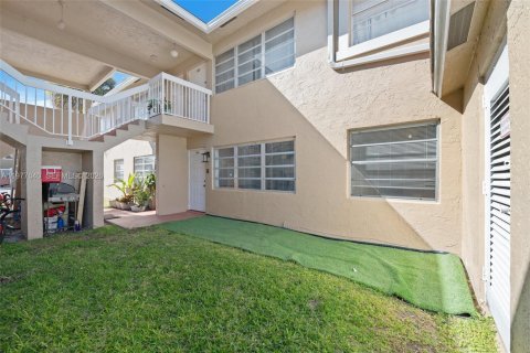 Condo in Coral Springs, Florida, 2 bedrooms  № 2041834 - photo 21