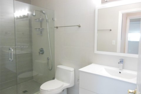 Condo in Miami, Florida, 2 bedrooms  № 1957276 - photo 8